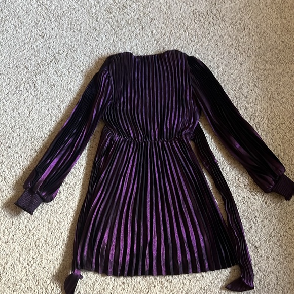 Purple float dress with long sleeve - Picture 2 of 2